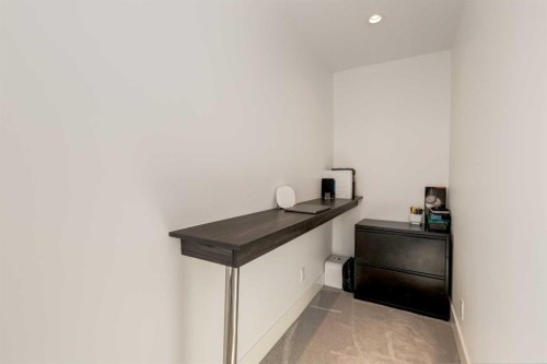 27 Hendon Place Nw, Calgary, AB - Indoor Photo Showing Other Room