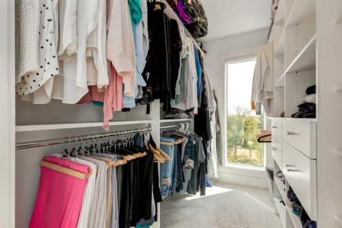 27 Hendon Place Nw, Calgary, AB - Indoor With Storage