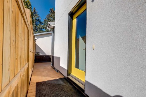 27 Hendon Place Nw, Calgary, AB -  With Exterior