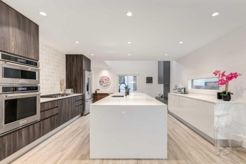 27 Hendon Place Nw, Calgary, AB - Indoor Photo Showing Kitchen With Upgraded Kitchen