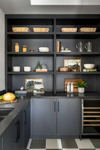 8 Rockcliff Hill Nw, Calgary, AB - Indoor Photo Showing Kitchen