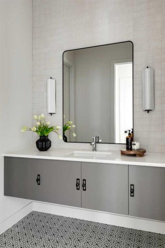 8 Rockcliff Hill Nw, Calgary, AB - Indoor Photo Showing Bathroom