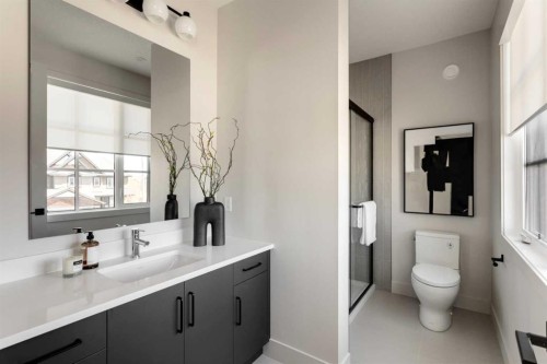 8 Rockcliff Hill Nw, Calgary, AB - Indoor Photo Showing Bathroom