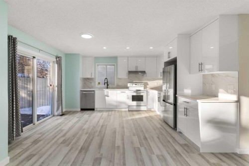 271 Coventry Green Ne, Calgary, AB - Indoor Photo Showing Kitchen With Upgraded Kitchen