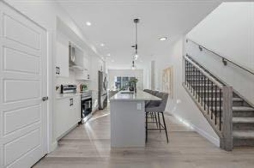 424 Fireside Drive, Cochrane, AB - Indoor Photo Showing Kitchen