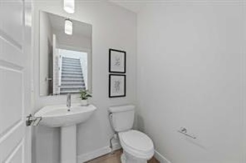 424 Fireside Drive, Cochrane, AB - Indoor Photo Showing Bathroom