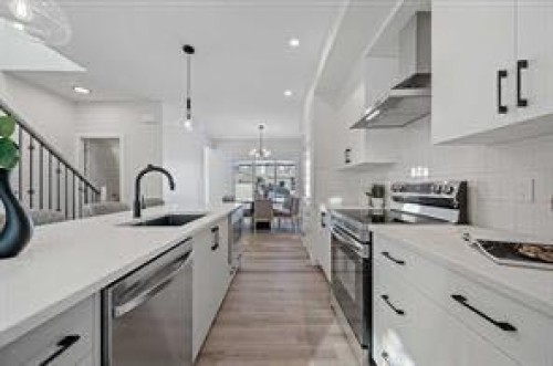 424 Fireside Drive, Cochrane, AB - Indoor Photo Showing Kitchen With Stainless Steel Kitchen With Upgraded Kitchen