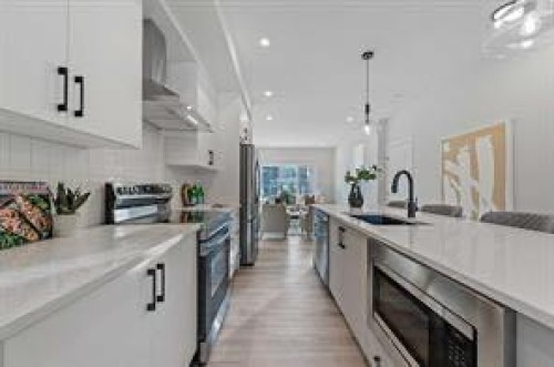 424 Fireside Drive, Cochrane, AB - Indoor Photo Showing Kitchen With Upgraded Kitchen