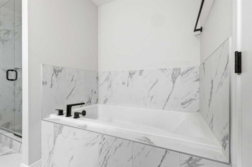 170 Herron Way Ne, Calgary, AB - Indoor Photo Showing Bathroom