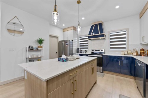 414 Corner Meadows Square Ne, Calgary, AB - Indoor Photo Showing Kitchen With Upgraded Kitchen