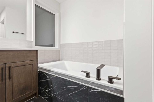 48 Herron Way Ne, Calgary, AB - Indoor Photo Showing Bathroom