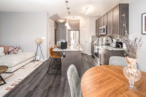 7173 Cardinal Way Sw, Edmonton, AB - Indoor Photo Showing Other Room