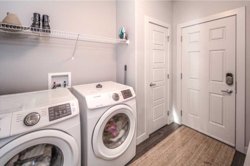 7173 Cardinal Way Sw, Edmonton, AB - Indoor Photo Showing Laundry Room