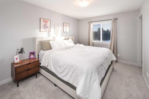 7173 Cardinal Way Sw, Edmonton, AB - Indoor Photo Showing Bedroom