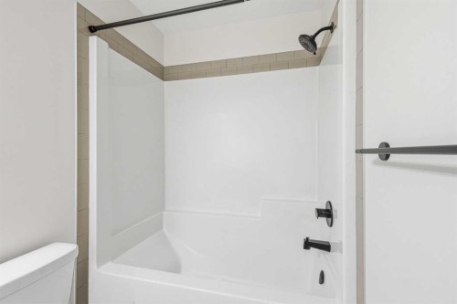 72 Calhoun Rise Ne, Calgary, AB - Indoor Photo Showing Bathroom