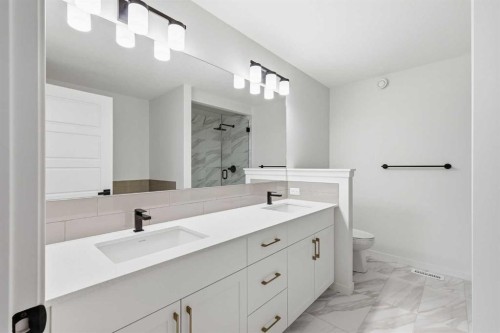 72 Calhoun Rise Ne, Calgary, AB - Indoor Photo Showing Bathroom
