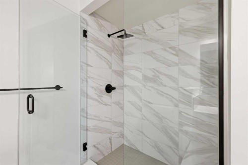 72 Calhoun Rise Ne, Calgary, AB - Indoor Photo Showing Bathroom