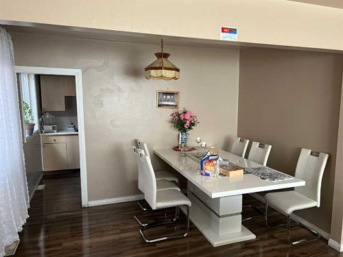 3-2315 17A Street Sw, Calgary, AB - Indoor Photo Showing Dining Room