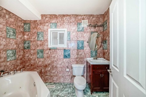 284211 Township Road 252, Rural Rocky View County, AB - Indoor Photo Showing Bathroom