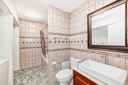 284211 Township Road 252, Rural Rocky View County, AB - Indoor Photo Showing Bathroom
