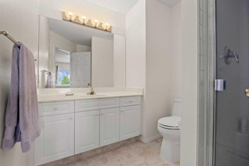 71 Somercrest Close Sw, Calgary, AB - Indoor Photo Showing Bathroom