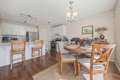 71 Somercrest Close Sw, Calgary, AB - Indoor Photo Showing Dining Room