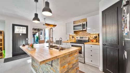 148 Covepark Close Ne, Calgary, AB - Indoor Photo Showing Kitchen With Double Sink