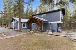 15 Park Point  Bragg Creek, AB T0L 0K0