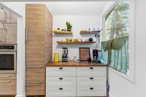 15 Park Point, Bragg Creek, AB - Indoor Photo Showing Other Room