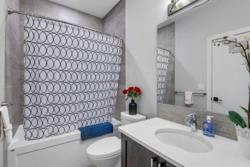 14 Carrington Road Nw, Calgary, AB - Indoor Photo Showing Bathroom