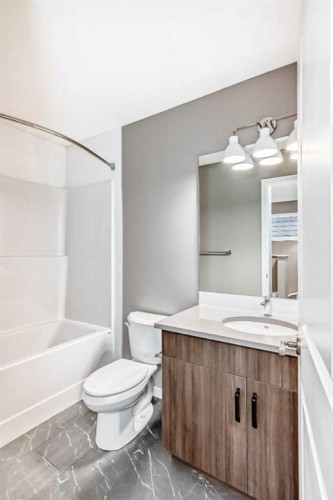 131 Sawgrass Gate Nw, Airdrie, AB - Indoor Photo Showing Bathroom
