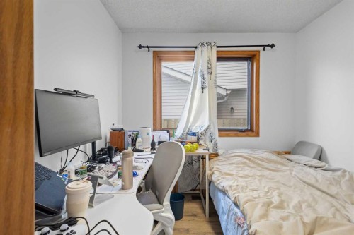 132 Scenic Cove Circle Nw, Calgary, AB - Indoor Photo Showing Bedroom