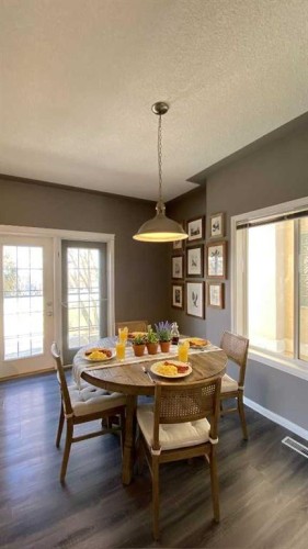 179 Sierra Morena Landing Sw, Calgary, AB - Indoor Photo Showing Dining Room
