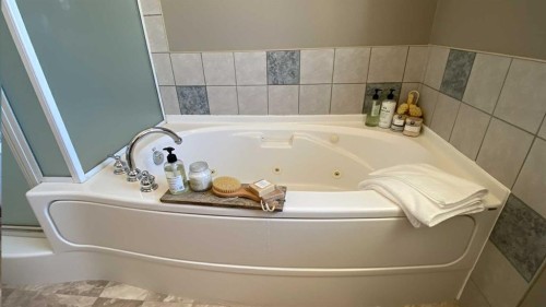 179 Sierra Morena Landing Sw, Calgary, AB - Indoor Photo Showing Bathroom