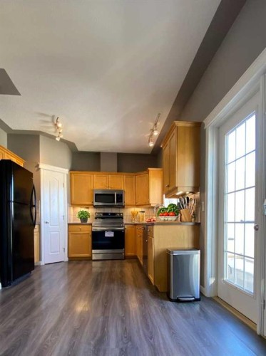 179 Sierra Morena Landing Sw, Calgary, AB - Indoor Photo Showing Kitchen