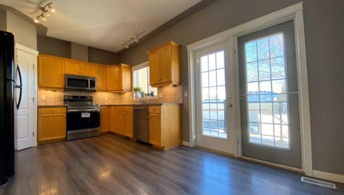 179 Sierra Morena Landing Sw, Calgary, AB - Indoor Photo Showing Kitchen