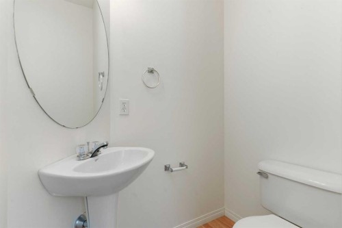 119 Royal Birch Villas Nw, Calgary, AB - Indoor Photo Showing Bathroom