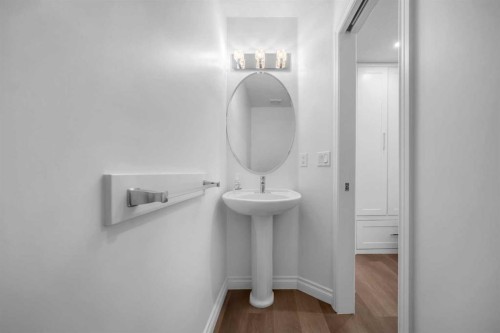 80 Canoe Square Sw, Airdrie, AB - Indoor Photo Showing Bathroom