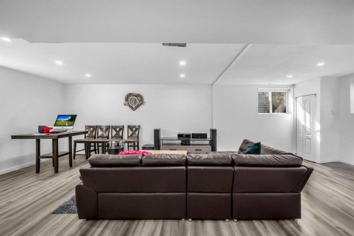 80 Canoe Square Sw, Airdrie, AB - Indoor