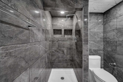 80 Canoe Square Sw, Airdrie, AB - Indoor Photo Showing Bathroom