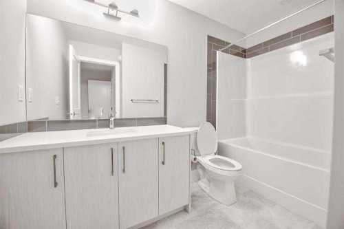 917 Crestridge Common Sw, Calgary, AB - Indoor Photo Showing Bathroom