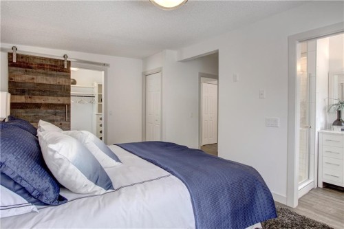 10212 7 Street Sw, Calgary, AB - Indoor Photo Showing Bedroom