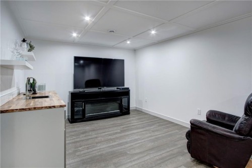 10212 7 Street Sw, Calgary, AB - Indoor