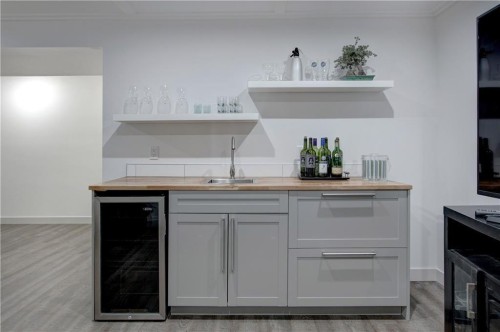 10212 7 Street Sw, Calgary, AB - Indoor