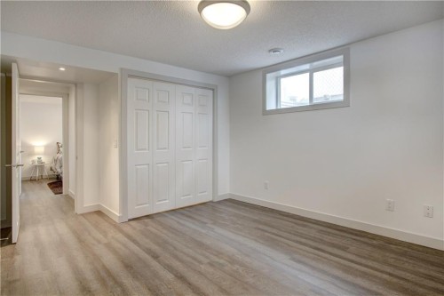 10212 7 Street Sw, Calgary, AB - Indoor Photo Showing Other Room