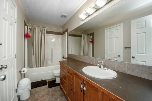 1119 Panamount Boulevard Nw, Calgary, AB - Indoor Photo Showing Bathroom