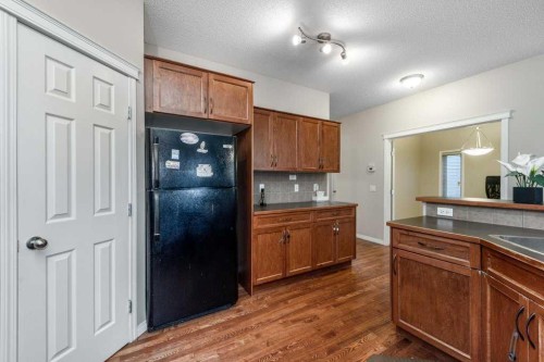 1119 Panamount Boulevard Nw, Calgary, AB - Indoor Photo Showing Kitchen