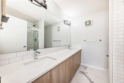 129-42 Cranbrook Gardens Se, Calgary, AB - Indoor Photo Showing Bathroom