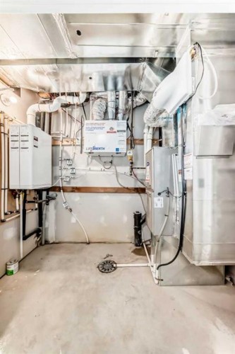 129-42 Cranbrook Gardens Se, Calgary, AB - Indoor