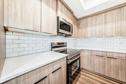 129-42 Cranbrook Gardens Se, Calgary, AB - Indoor Photo Showing Kitchen